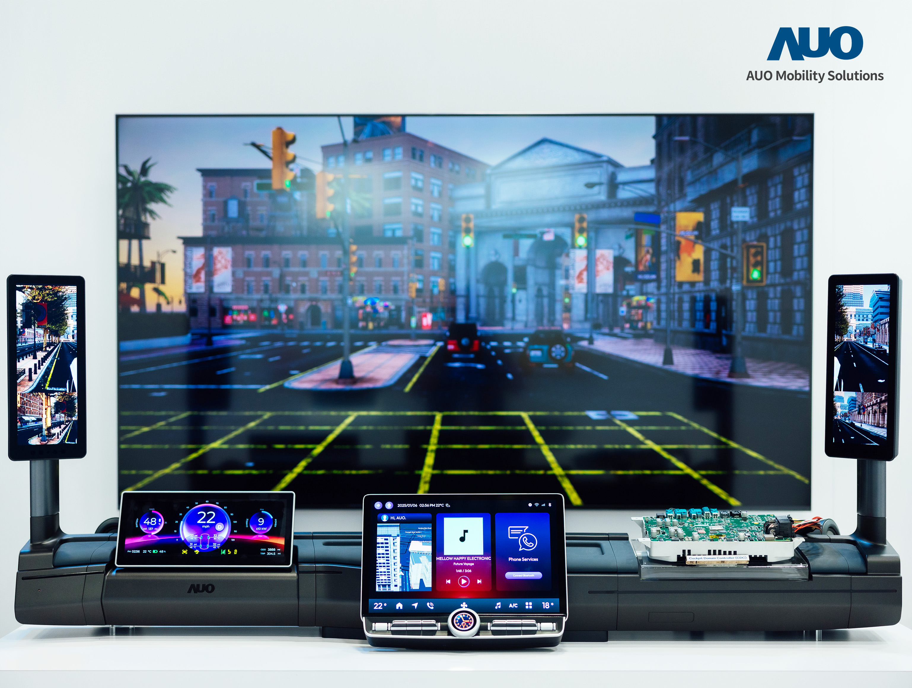 米兰·(milan)智慧行动推出智慧座舱域控平台，支持CDC、分区架构并整合AI运算模块，提供智能体感与座舱互动功能，驱动个人化座舱功能全面升级。