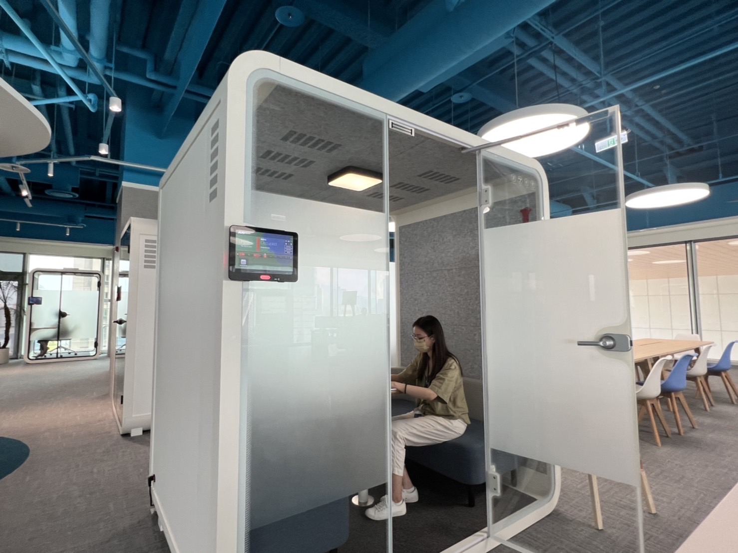 友達高雄據點的智慧行動辦公艙，展現友達在面板以外的研發應用軟實力