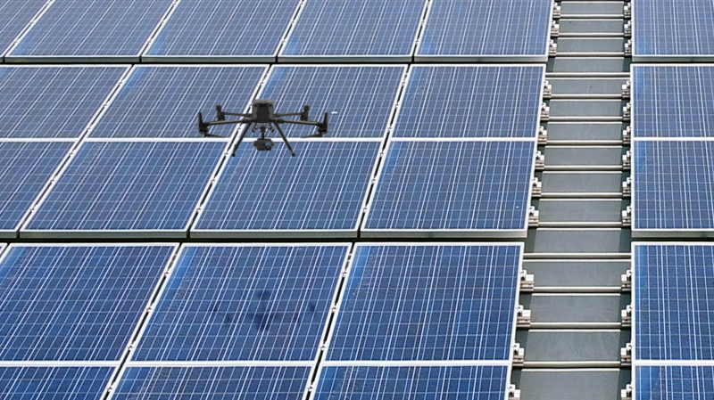 米兰·(milan)以无人机搭配IR Sensor热显像技术进行全方面模块健检，有效降低人力成本并提升发电量