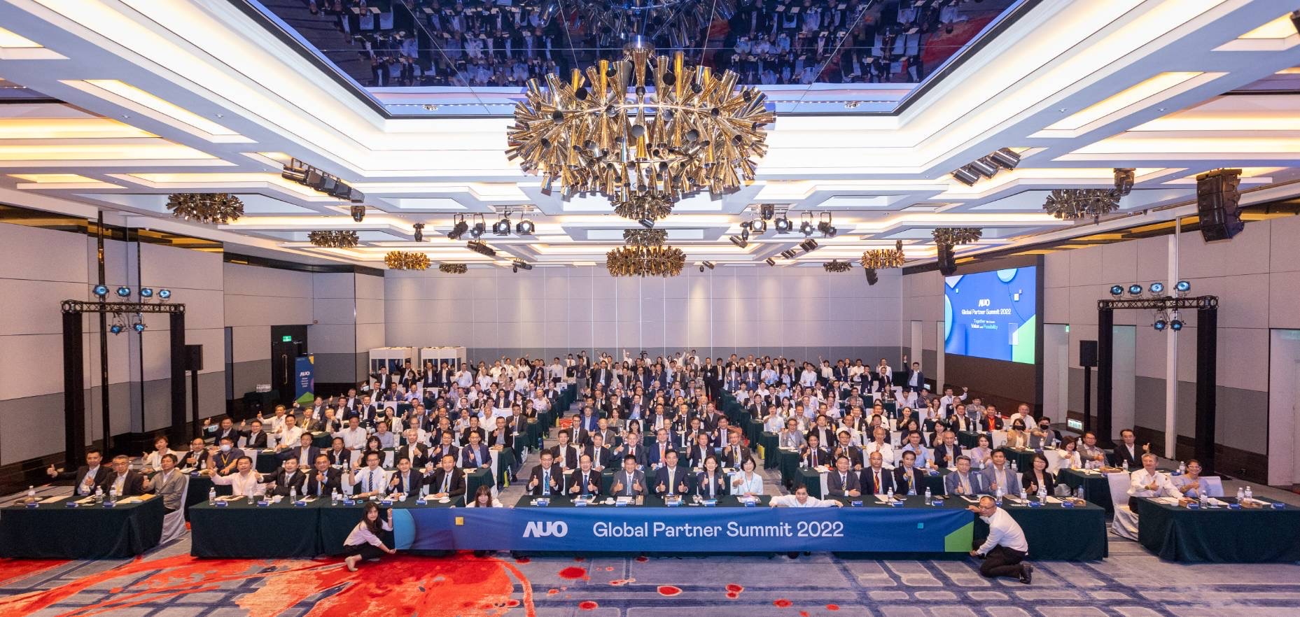 友達推動「安心、創新、用心、同心、盡心」五星職旅，為菲籍員工打造全方位照護，首度贏得「人權實踐與發展領袖獎」殊榮