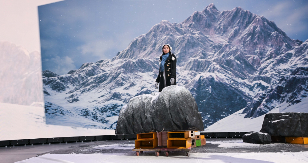 友達顯示屏專業調校技術與專案安裝經驗，使顯示屏呈現創作者想表達的精緻內容，讓表演者有沉浸式臨場感使演出逼真