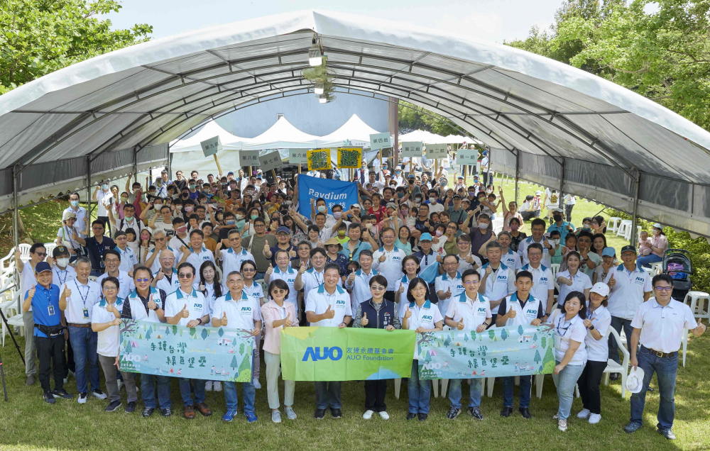 友達永續基金會號召企業志工、在地鄰里、產官學和供應商夥伴齊聚一堂，攜手植樹護樹，以行動實踐對環境友善的承諾
