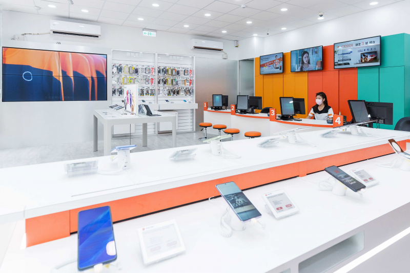 創利空間智慧零售軟硬整合方案，協助台灣大哥大門市完成數位內容行銷系統的佈建，打造全新世代的數位服務據點