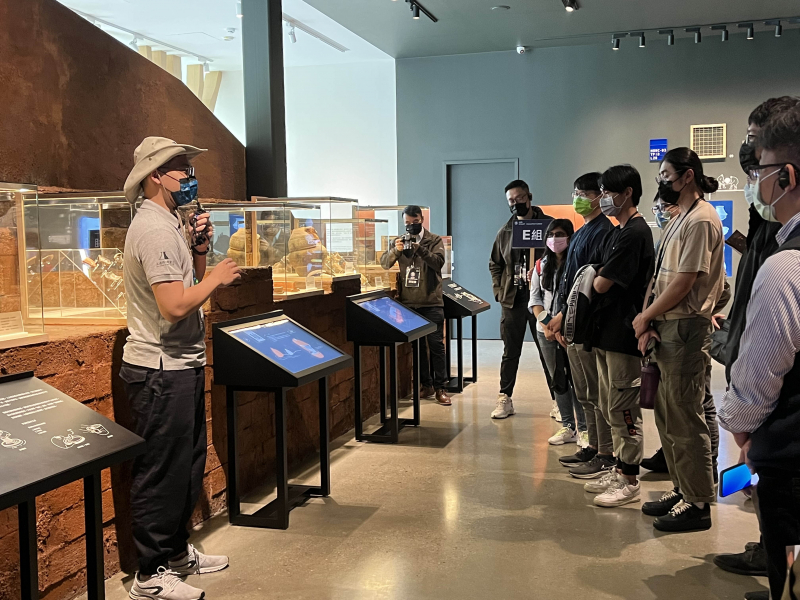 友達招募員工為文化志工，擔任文化館導覽大使，積極推廣文資保存、文史教育