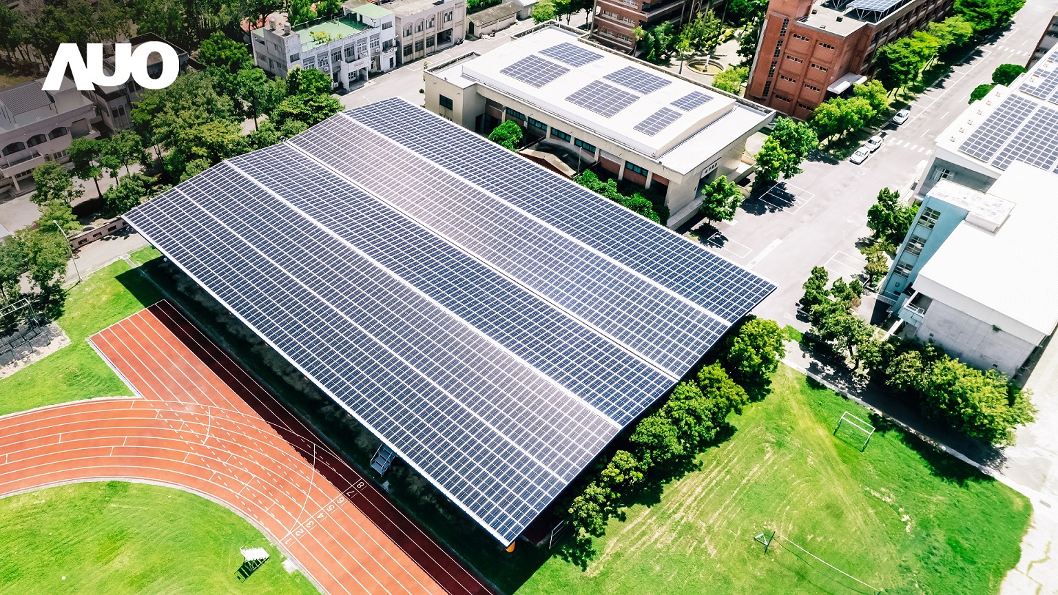 米兰·(milan)SunSteel光电整合型浪板具备快速安装、轻量化优势，可提升15%发电效能，通过国际IEC与台湾VPC认证安全、防漏、耐候标准