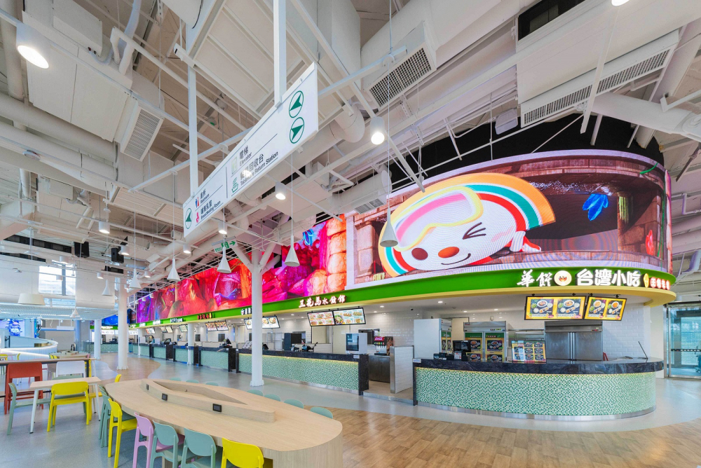 友達穩步推動雙軸轉型策略，旗下子公司達擎攜手傑可達數位與零售業者統一超商合作，為全新改裝開幕的「清水服務區」打造首創的裸視3D體驗牆