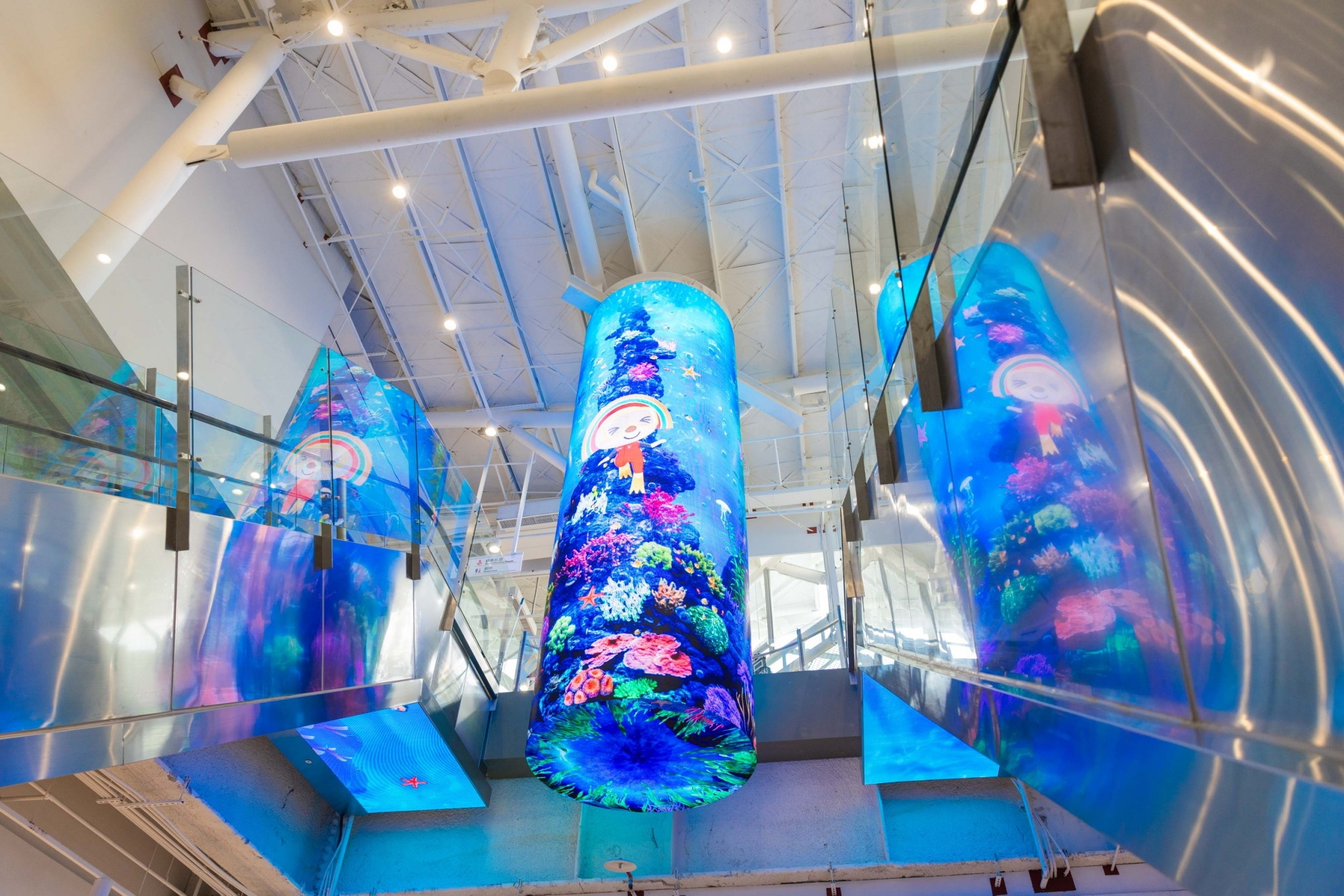 達擎與傑可達整合先進顯示技術與軟硬體應用服務，提供一系列大型LED顯示解決方案，為全新改裝開幕的「清水服務區」佈局嶄新視覺體驗。