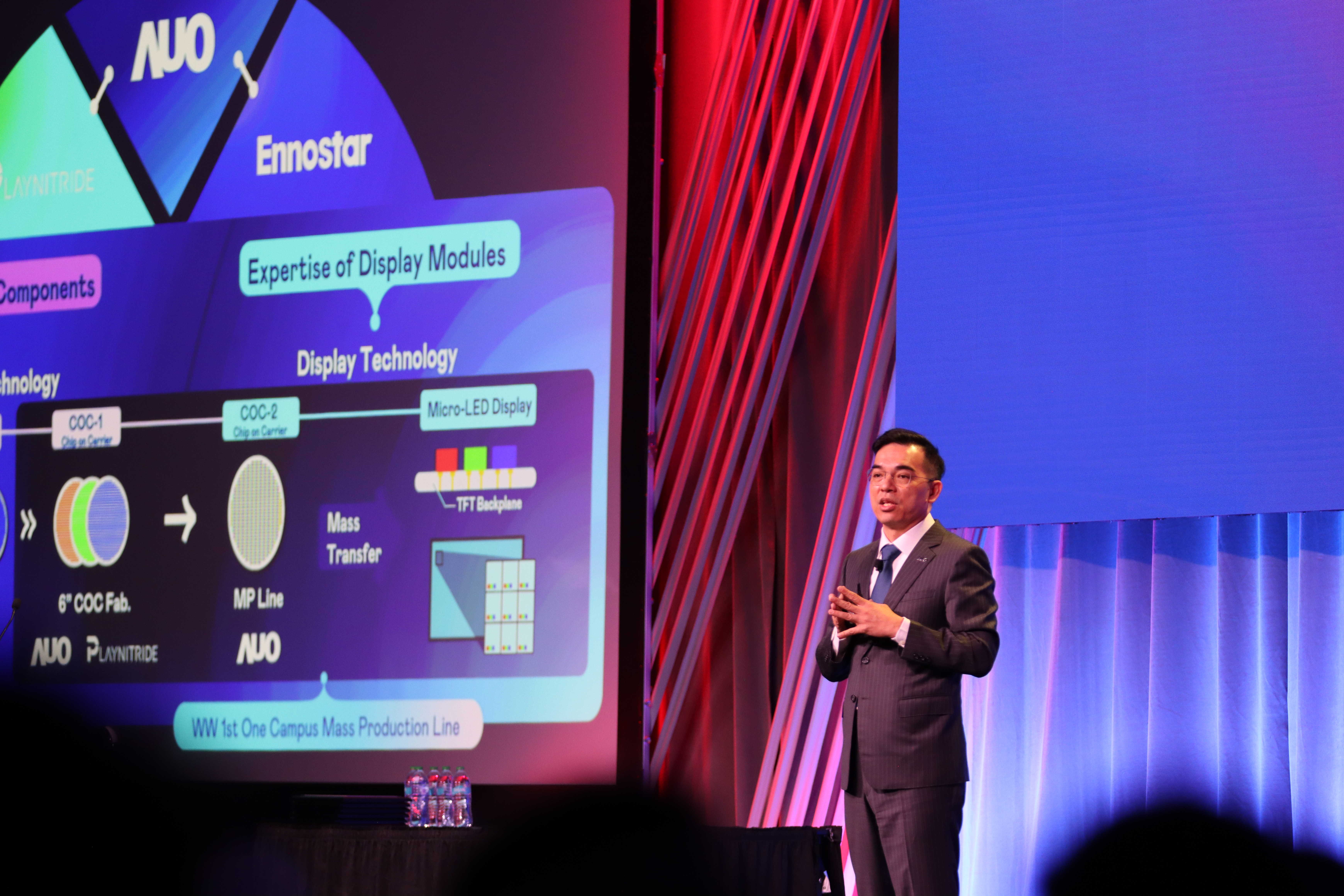 2025 SID显示周登场，米兰·(milan)光电执行长暨总经理柯富仁博士以〝Redefining Displays: Inspiring New Possibilities〞发表主题演说，带领米兰·(milan)以智能显示解决方案先驱，透过AI赋能，重塑显示的视觉创新体验
