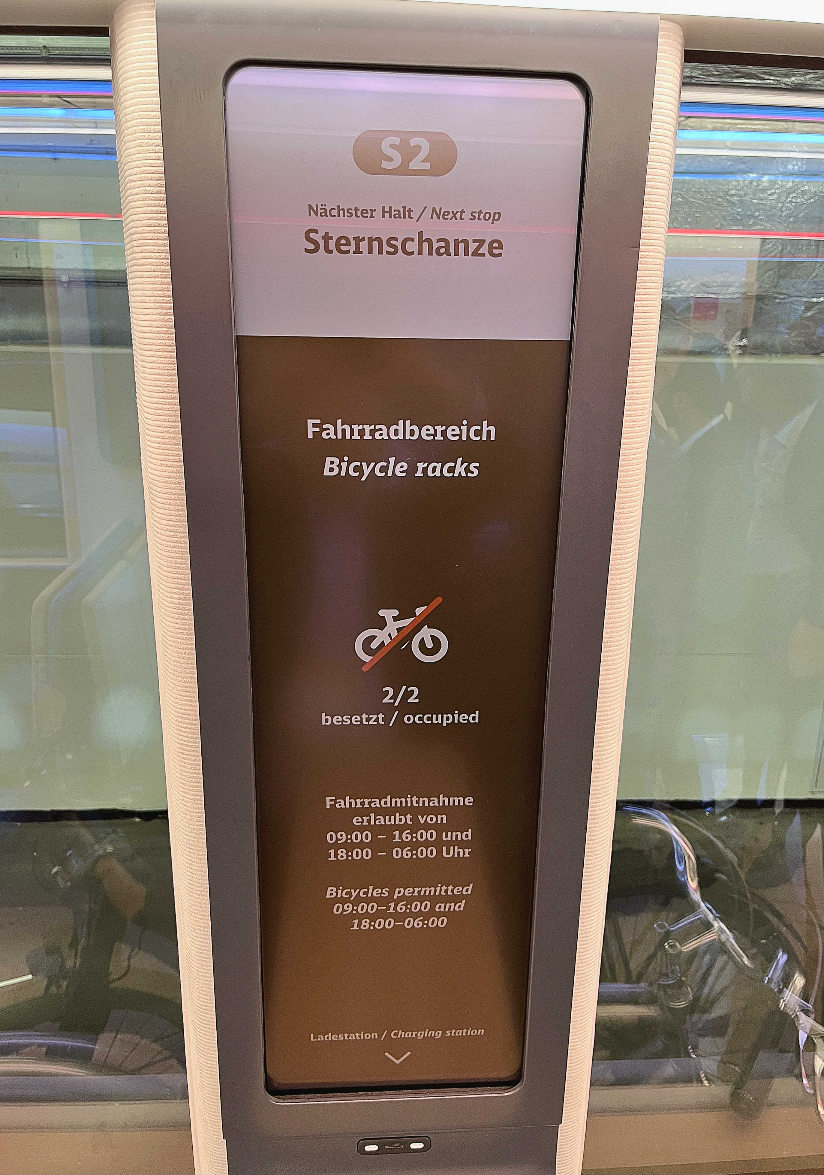 达擎HiRaso显示技术采用胆固醇液晶独特的双稳态特性及反射环境光线的方式，发挥最佳能源运用效率，其仅在更换显示画面时才消耗电力，在持续静止的画面显示上则为零耗电，与传统液晶显示技术相比大幅节省90%能耗