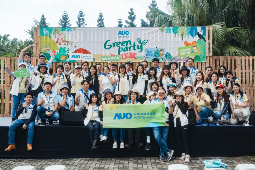 友達積極推動低碳轉型、節能減碳與減塑行動，落實環境承諾與社會責任，榮獲「台灣百大永續典範企業獎」