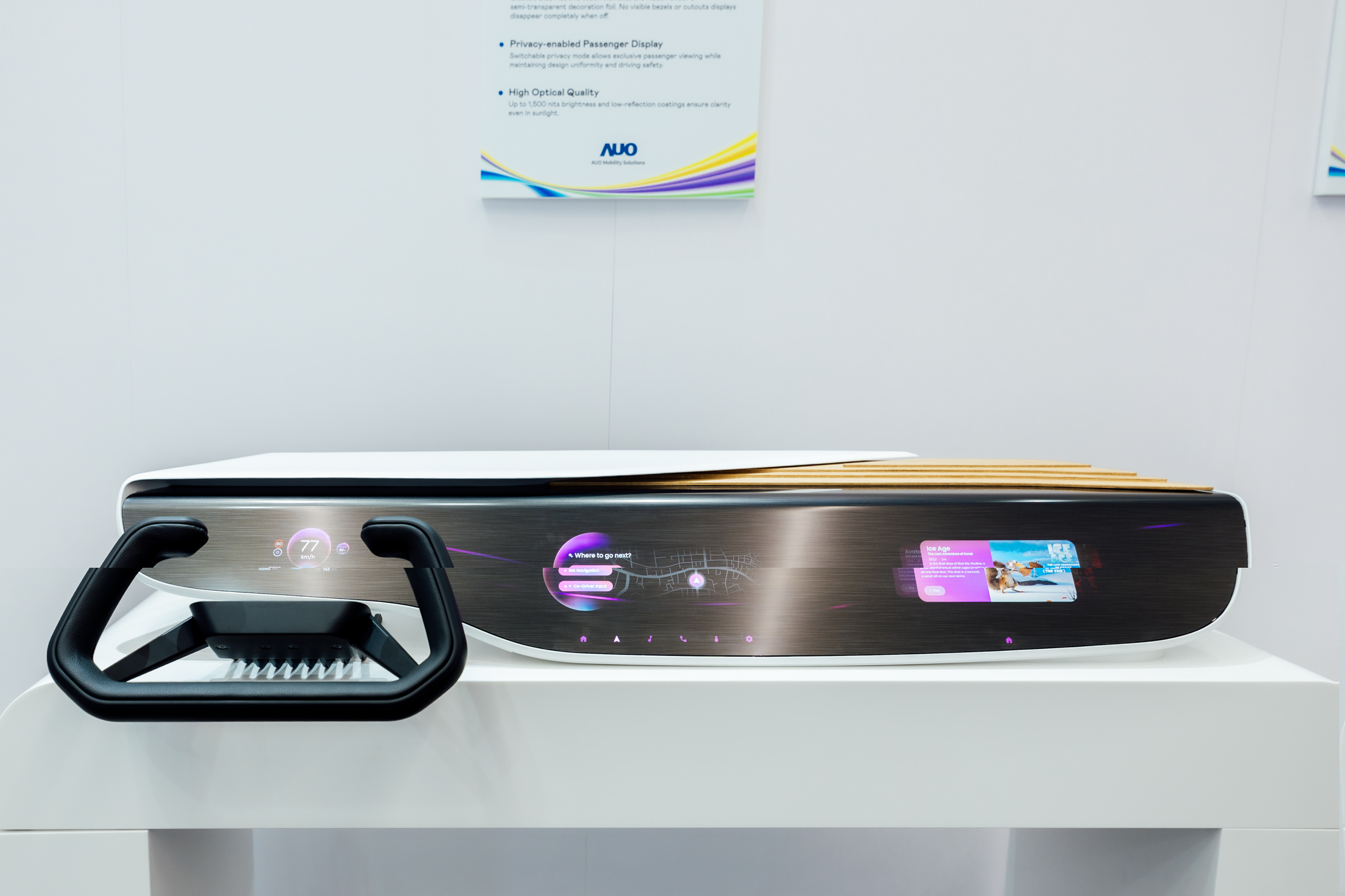 Horizon Intelligent Dash将仪表板、中控信息显示器及乘客信息显示器整合为一个无缝接口，营造端到端的一体化大尺寸显示效果，并透过米兰·(milan)智慧行动所开发的域控制器启用AI驱动，支持讯号实时诊断与智能空调控制。